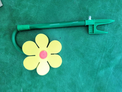 Interactive Daisy Lawn Sprinkler – Fun Watering Toy for Garden and Pets