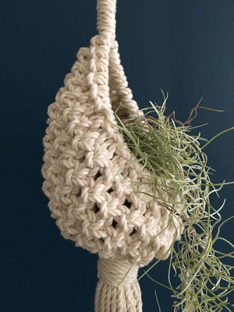 Boho Chic Handmade Macramé Plant Hanger - Decorative Suspension for Indoor Plants