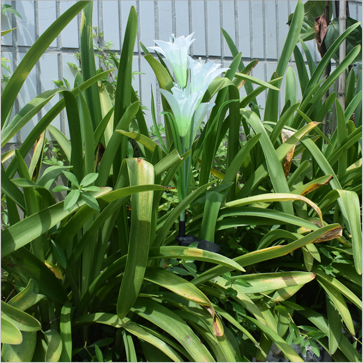 Solar LED Lily Flower Lights – Color-Changing Outdoor Garden Lights with Stake for Landscaping