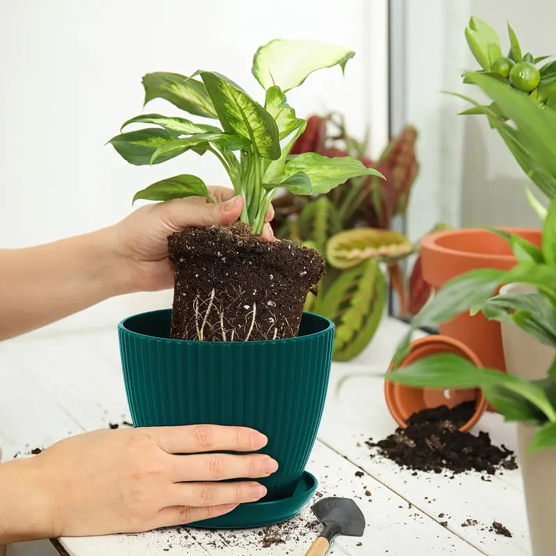 Sturdy Plastic Flower Pot with Grooved Design and Saucer - Durable Planter for Plants