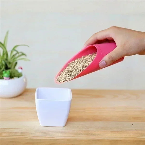 Plastic Garden Trowel – Essential Tool For Planting And Soil Fertilizing