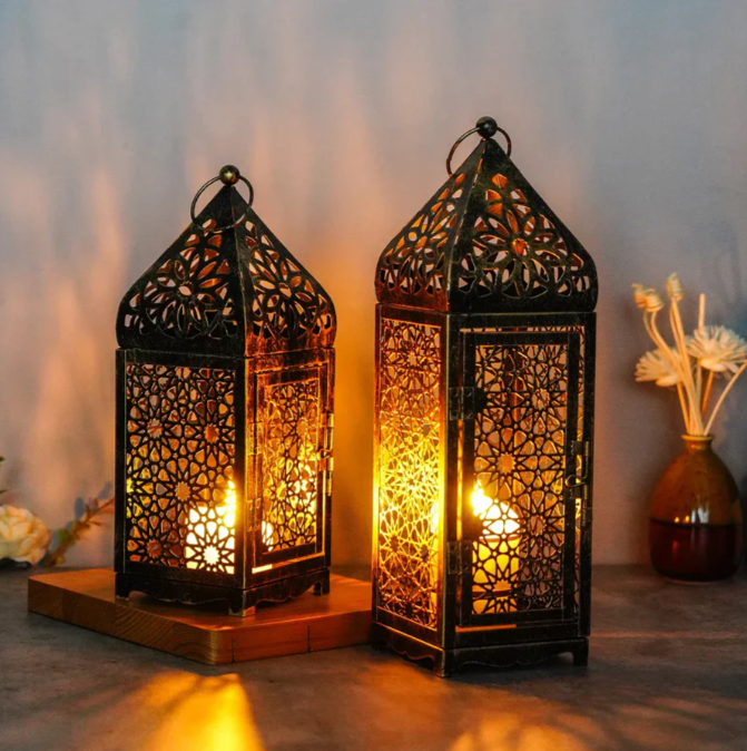 Antique Bronze Lantern | Timeless Elegance & Warm Ambiance