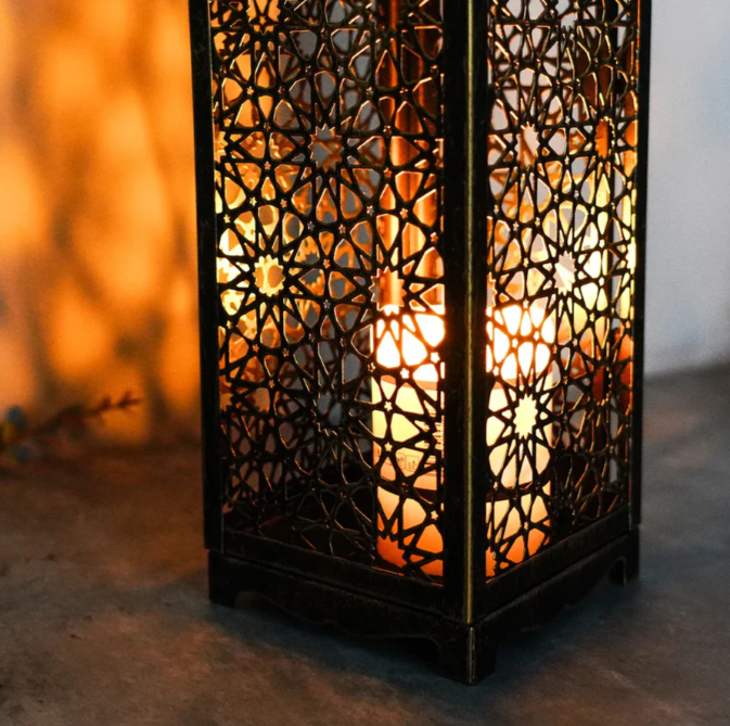 Antique Bronze Lantern | Timeless Elegance & Warm Ambiance