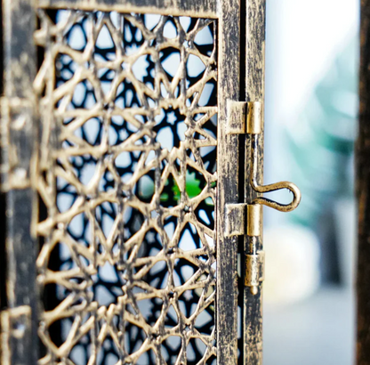 Antique Bronze Lantern | Timeless Elegance & Warm Ambiance