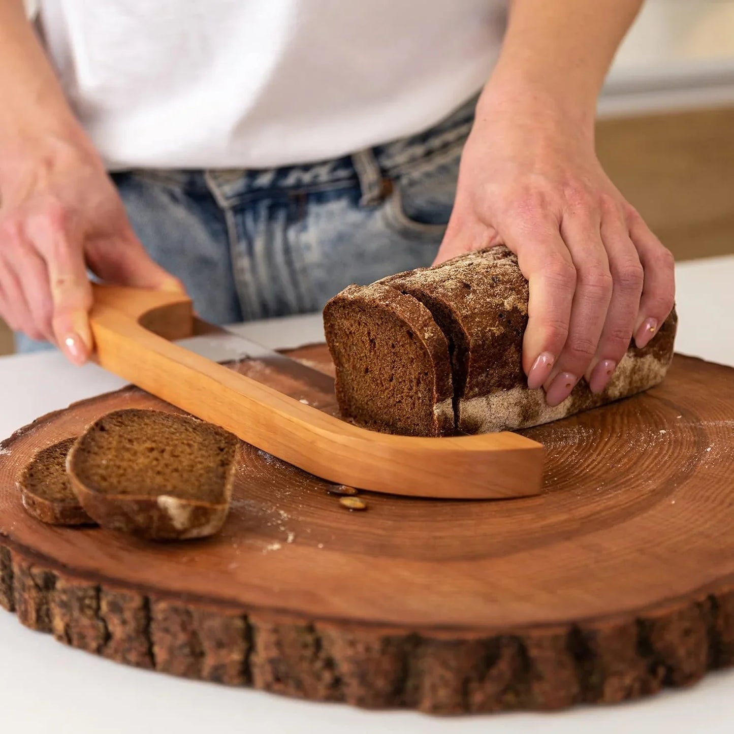 Wooden Bread Knife with Serrated Edge and Non-Slip Cutting Aid